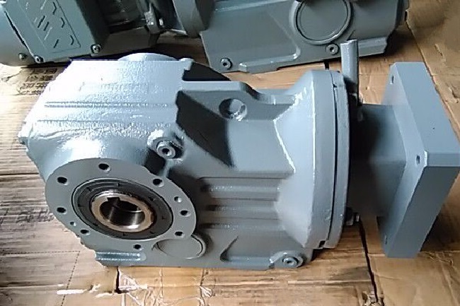 250W伺服電機(jī)減速機(jī)，帶動2.5T噸伺服電機(jī)減速機(jī)